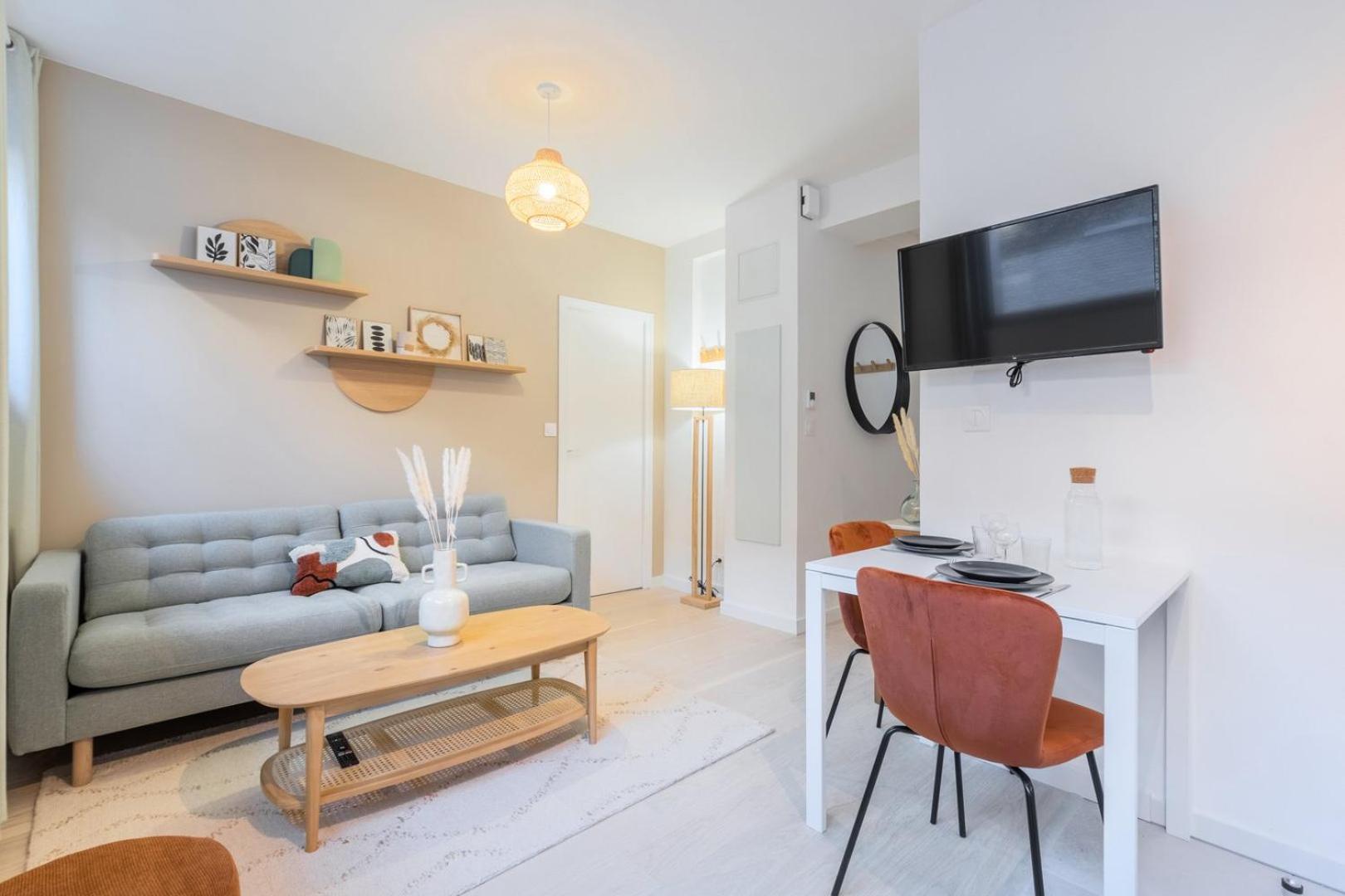Renovated 1 Bedroom Apartment Лил Екстериор снимка