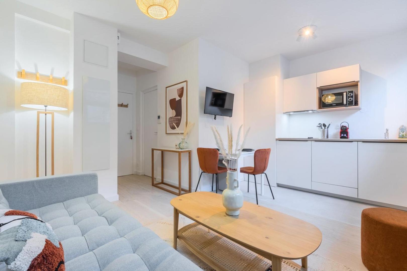 Renovated 1 Bedroom Apartment Лил Екстериор снимка